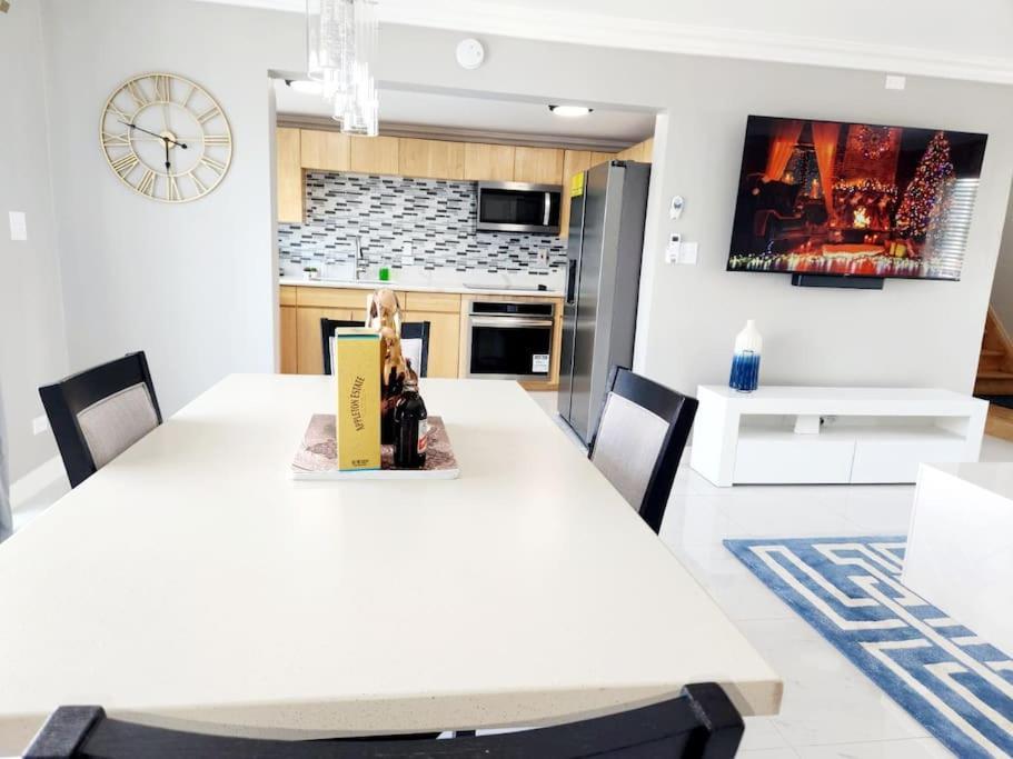 Вилла Brand New Luxurious Townhouse In Негрил Экстерьер фото