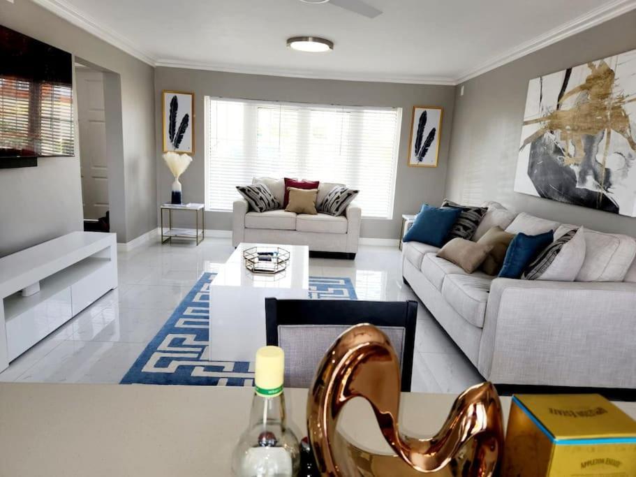 Вилла Brand New Luxurious Townhouse In Негрил Экстерьер фото
