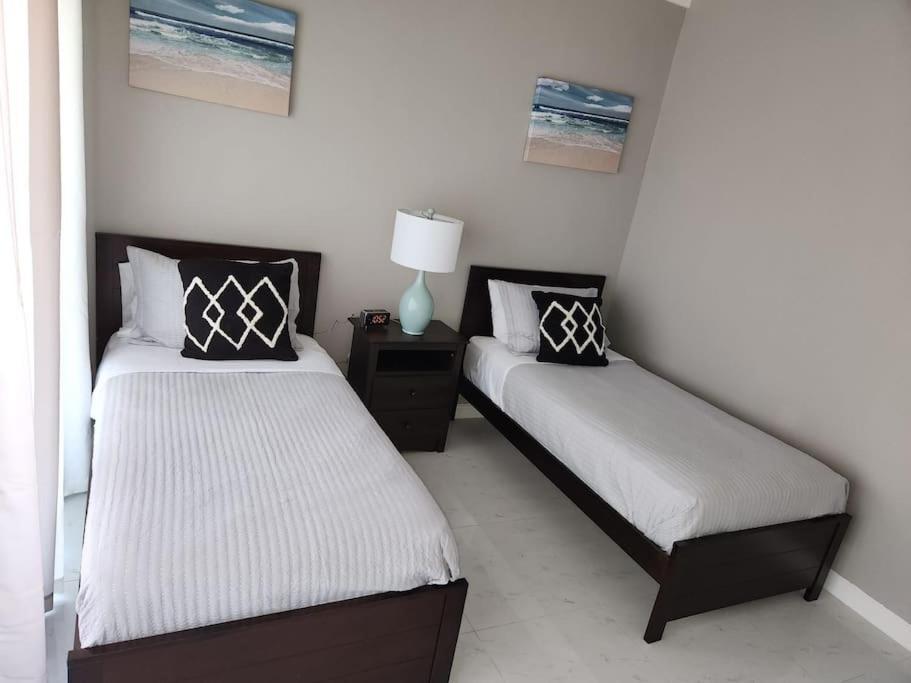 Вилла Brand New Luxurious Townhouse In Негрил Экстерьер фото
