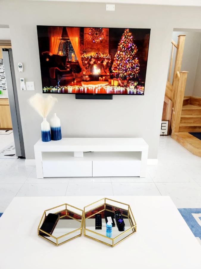 Вилла Brand New Luxurious Townhouse In Негрил Экстерьер фото